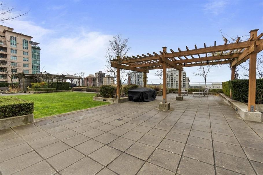 2002 135 E 17th Street North Vancouver, BC - 37