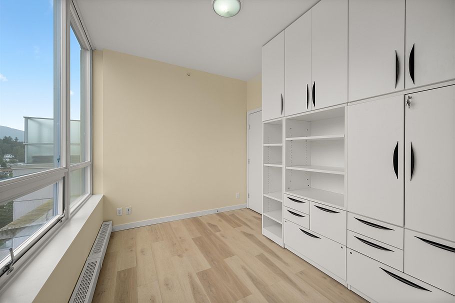 2002 135 E 17th Street North Vancouver, BC - 25