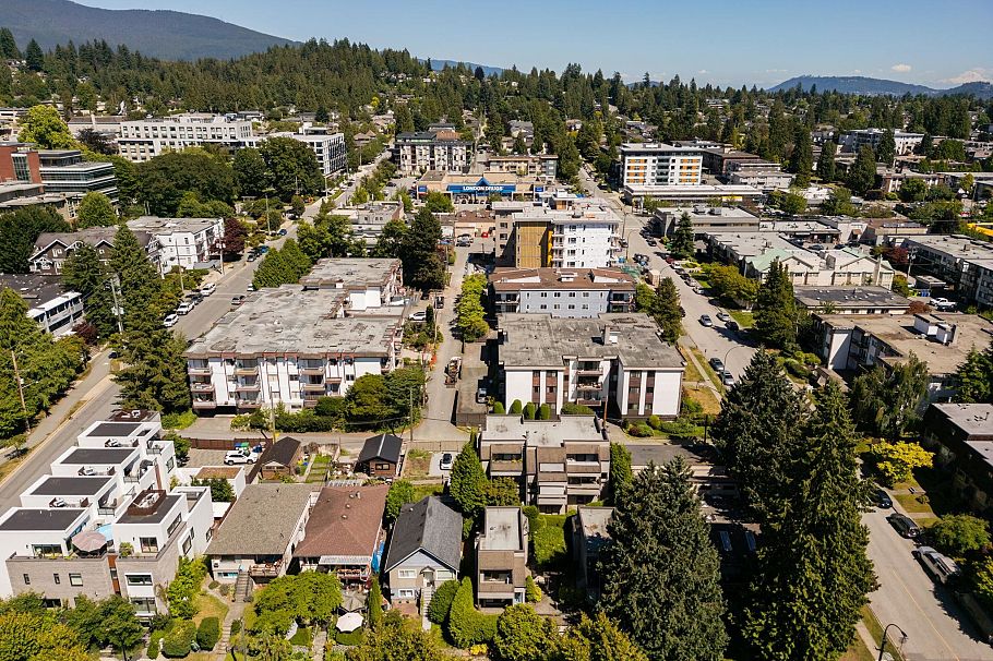 2024 Chesterfield Avenue North Vancouver, BC - 35