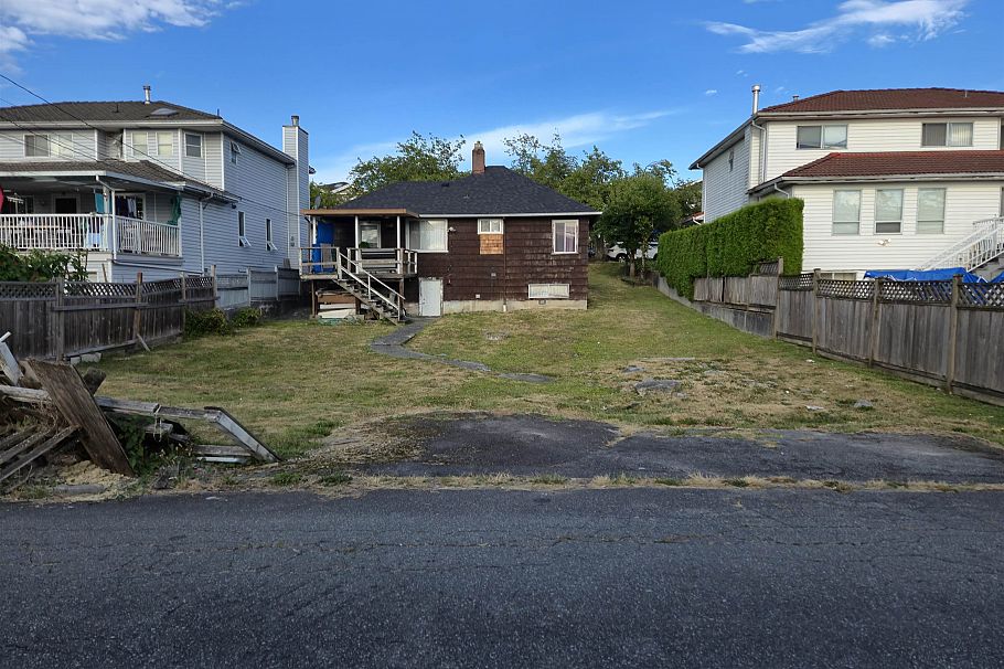 6029 Dumfries Street Vancouver, BC - 4