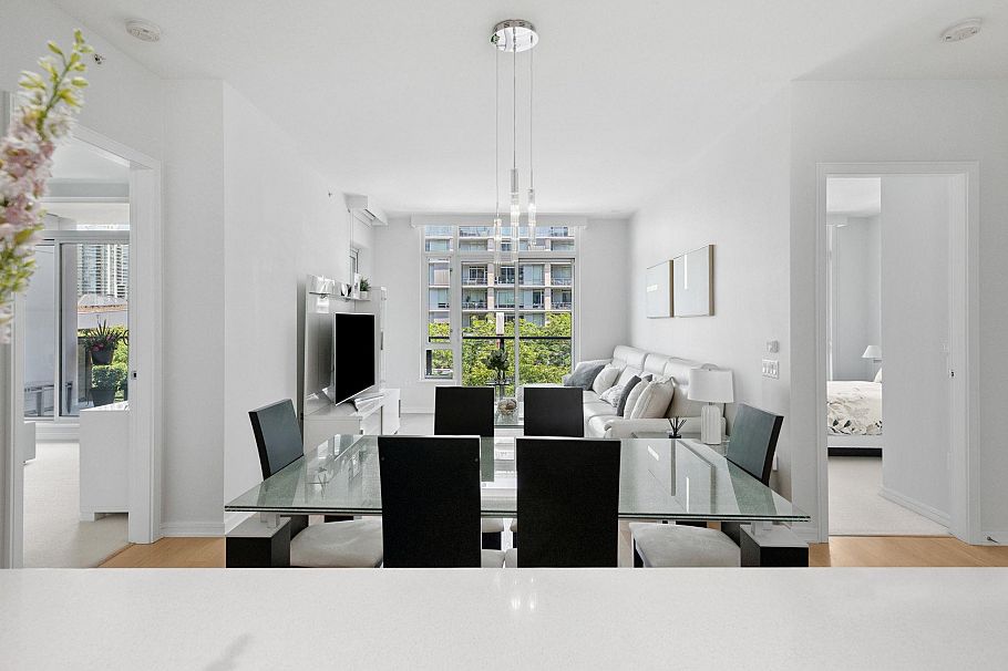 302 1625 Manitoba Street Vancouver, BC - 9