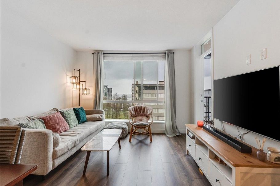 406 108 E 8th Street North Vancouver, BC - 1