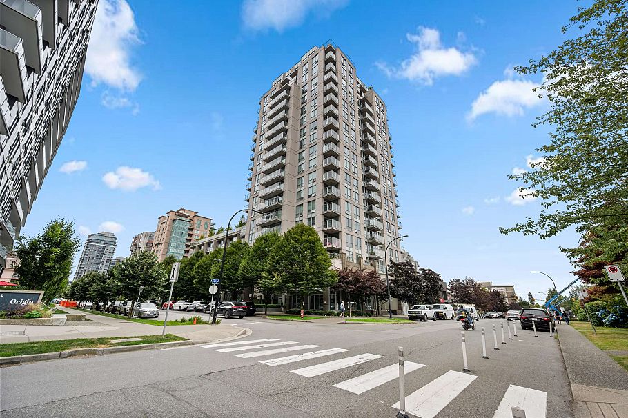 2002 135 E 17th Street North Vancouver, BC - 29