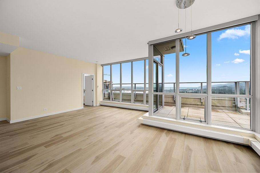 2002 135 E 17th Street North Vancouver, BC - 7