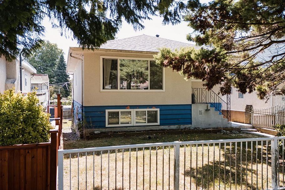 5120 Fairmont Street Vancouver, BC - 1