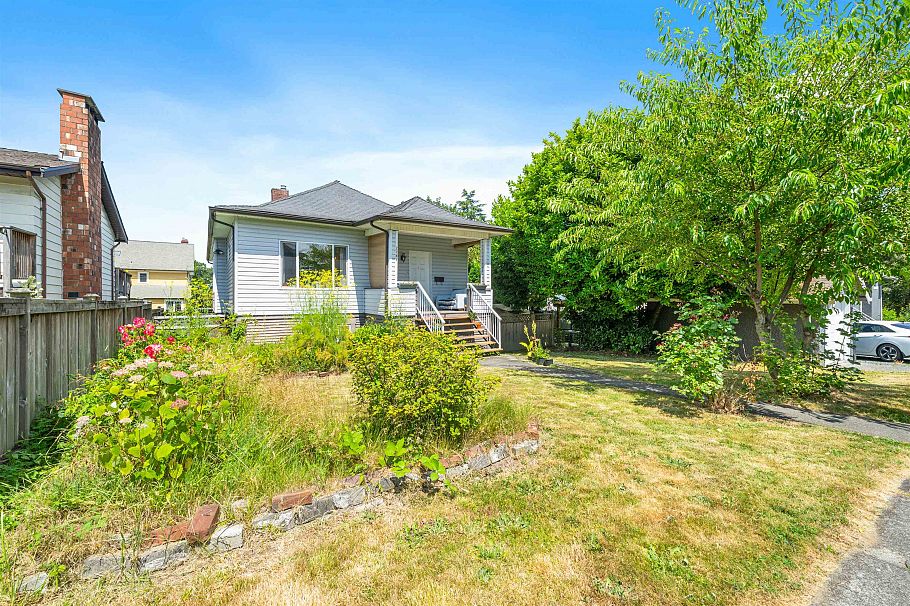 2781 Oxford Street Vancouver, BC - 27