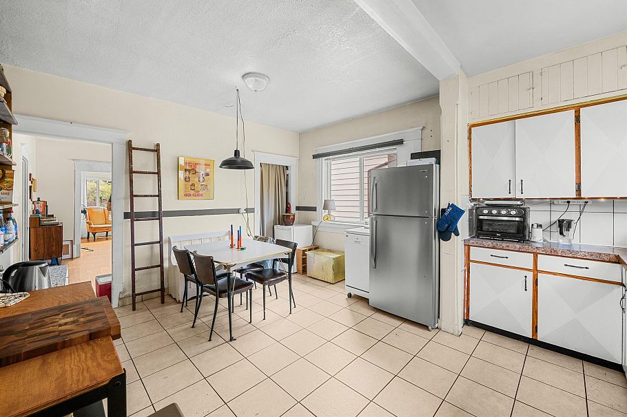 2781 Oxford Street Vancouver, BC - 4