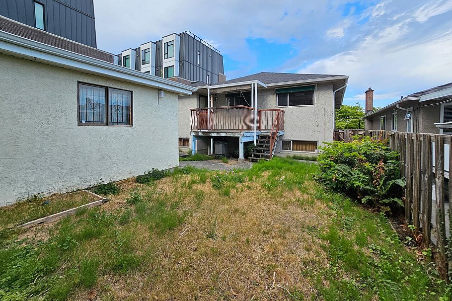 7649 Yukon Street Vancouver, BC - 2