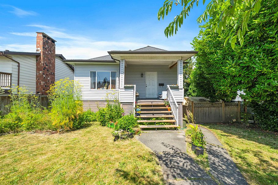 2781 Oxford Street Vancouver, BC - 1