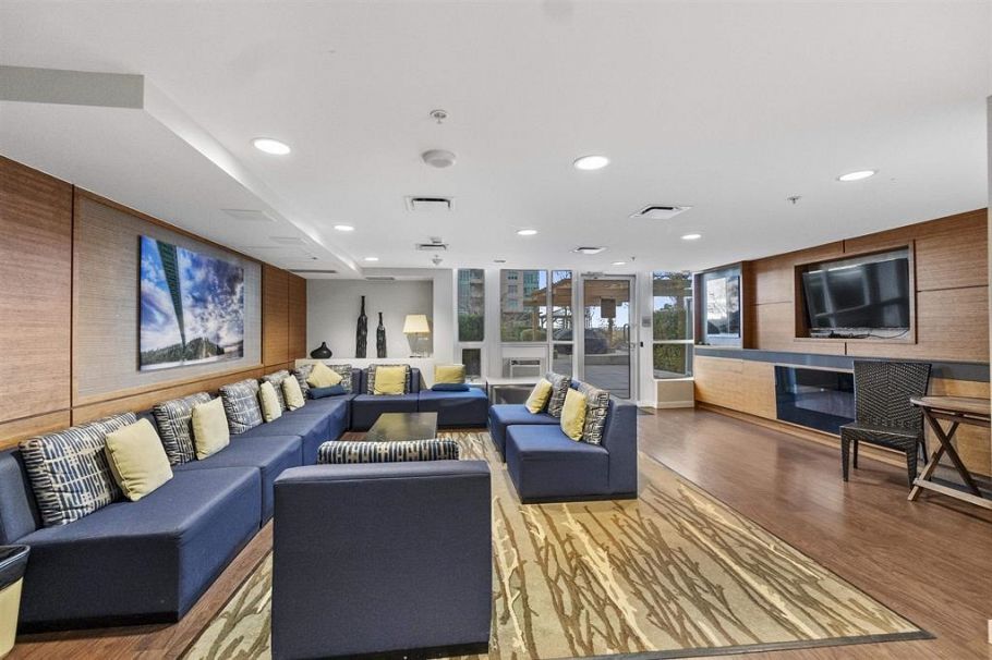 2002 135 E 17th Street North Vancouver, BC - 35