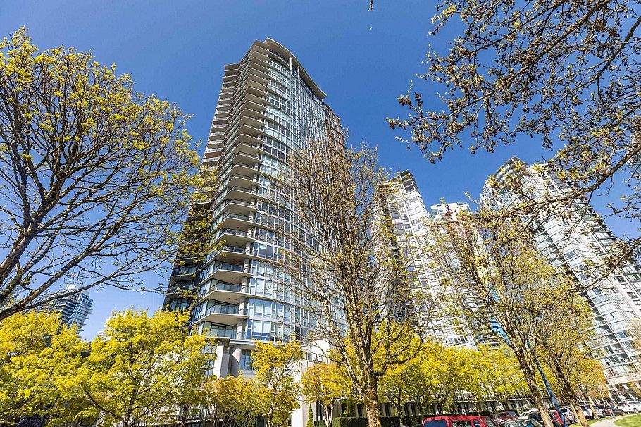 607 583 Beach Crescent Vancouver, BC - 1