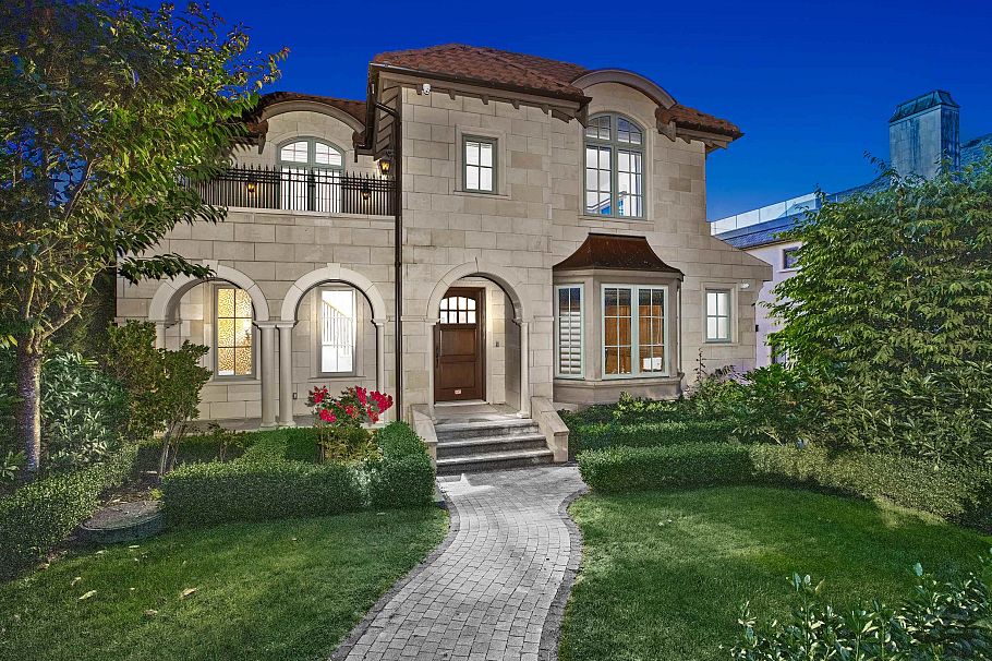 4651 Simpson Avenue Vancouver, BC - 1