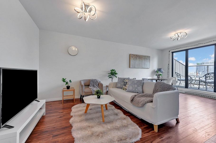 2703 1189 Howe Street Vancouver, BC - 2