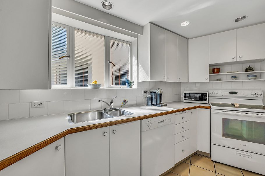 508 1949 Beach Avenue Vancouver, BC - 11