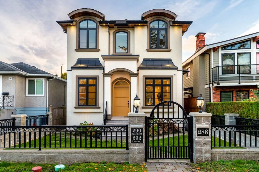 288 E 59th Avenue Vancouver, BC - 2