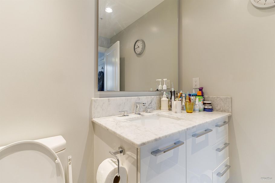 209 5638 Birney Avenue Vancouver, BC - 17