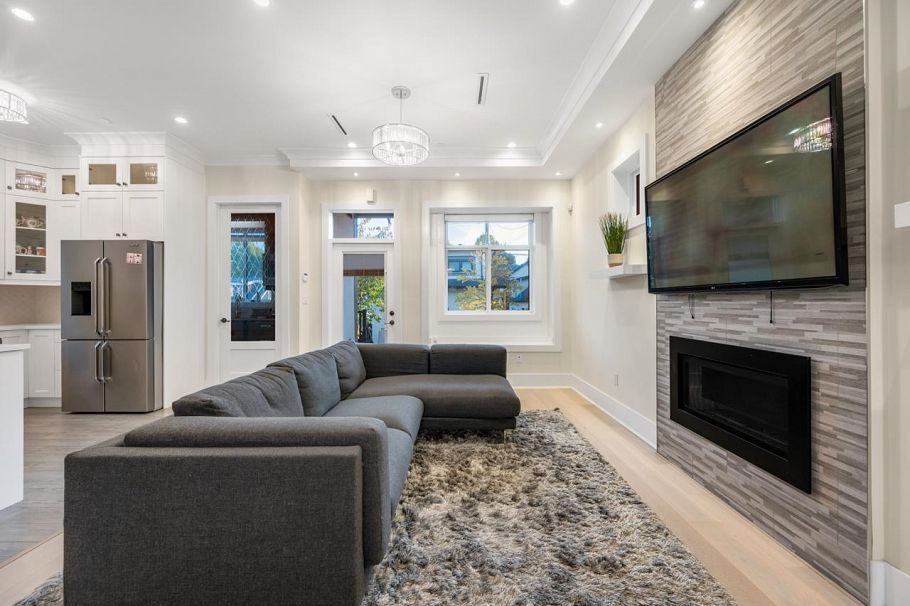 288 E 59th Avenue Vancouver, BC - 3