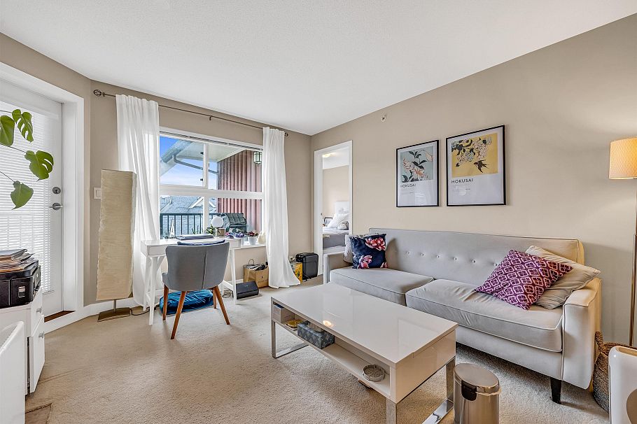 403 7088 Mont Royal Square Vancouver, BC - 9