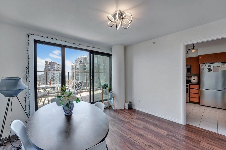 2703 1189 Howe Street Vancouver, BC - 25