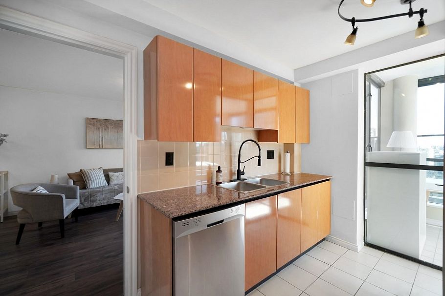 2703 1189 Howe Street Vancouver, BC - 11