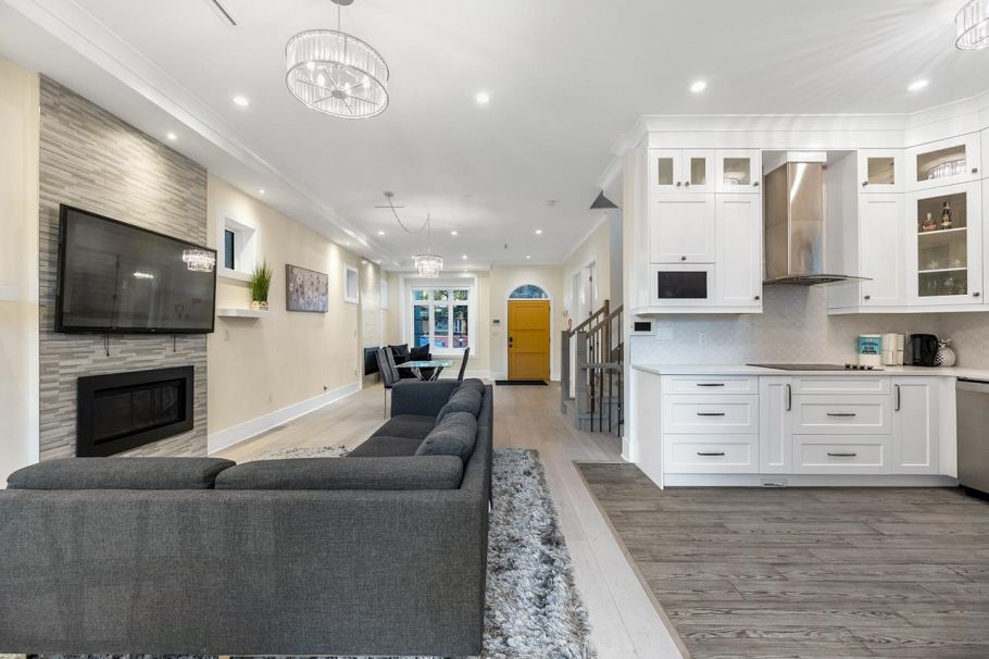 288 E 59th Avenue Vancouver, BC - 1