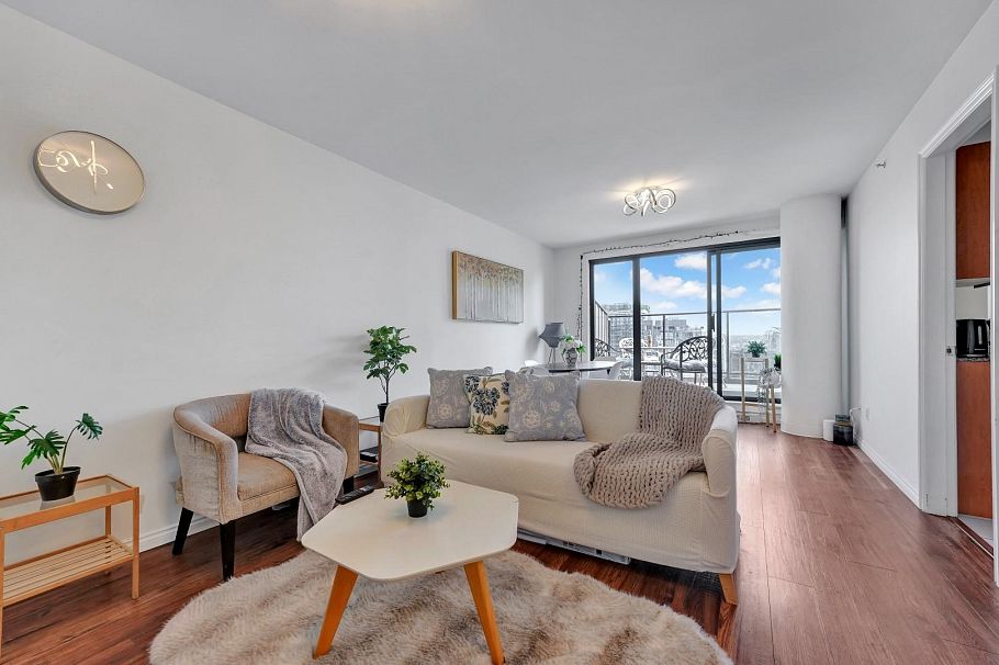 2703 1189 Howe Street Vancouver, BC - 3