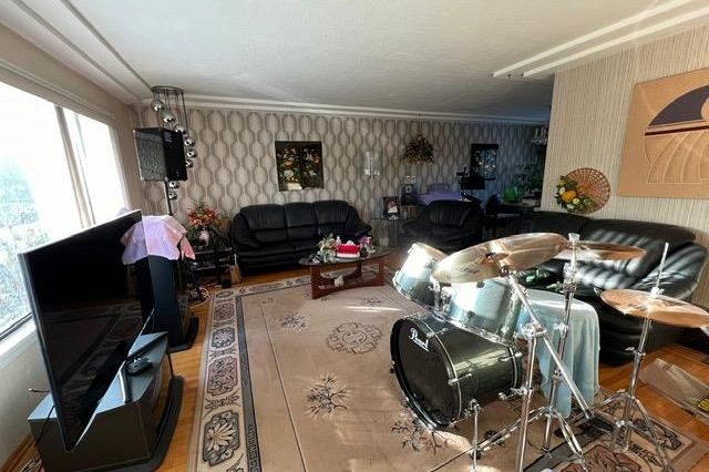 2435 E 38th Avenue Vancouver, BC - 2