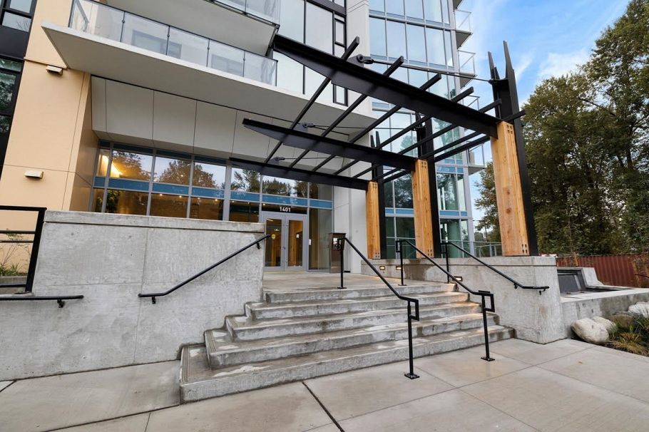 2003 1401 Hunter Street North Vancouver, BC - 2