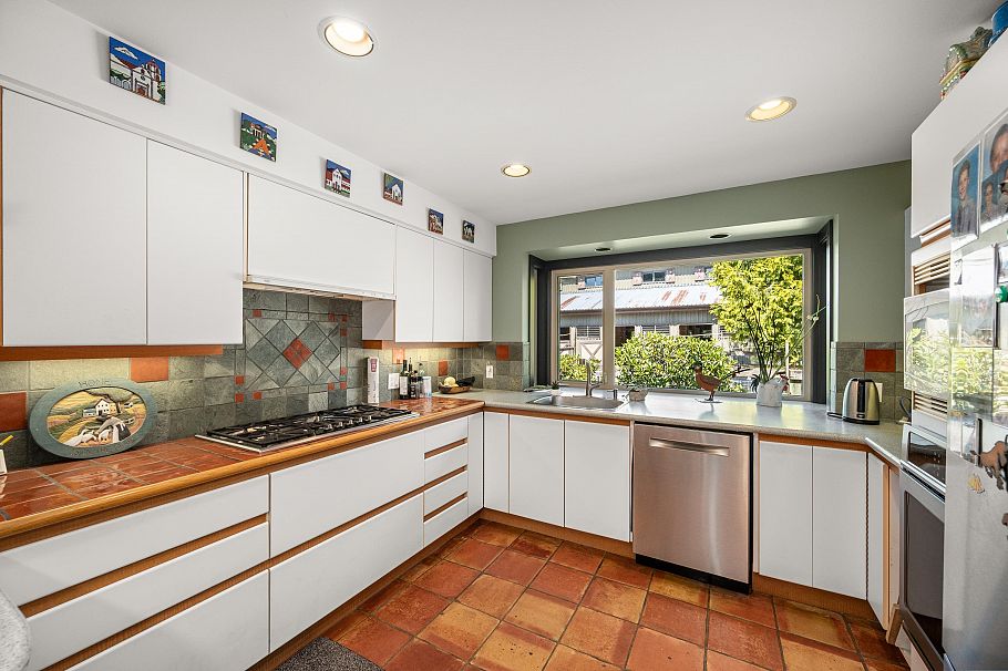 7026 Balaclava Street Vancouver, BC - 7