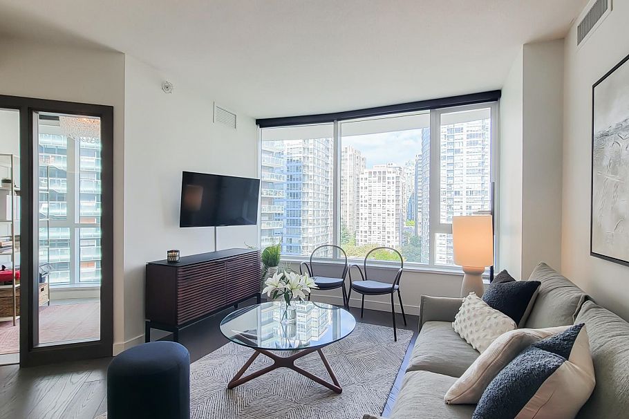 1220 68 Smithe Street Vancouver, BC - 3