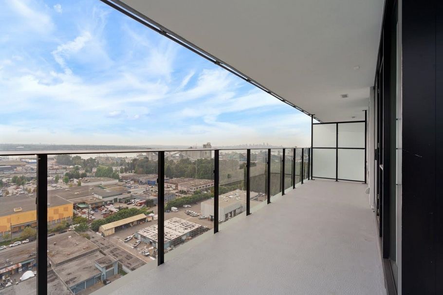 2003 1401 Hunter Street North Vancouver, BC - 18