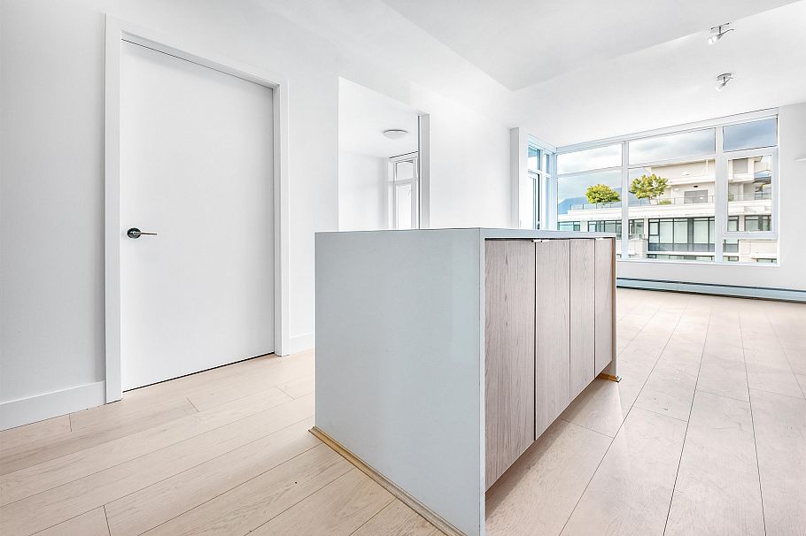 1406 1320 Chesterfield Avenue North Vancouver, BC - 2