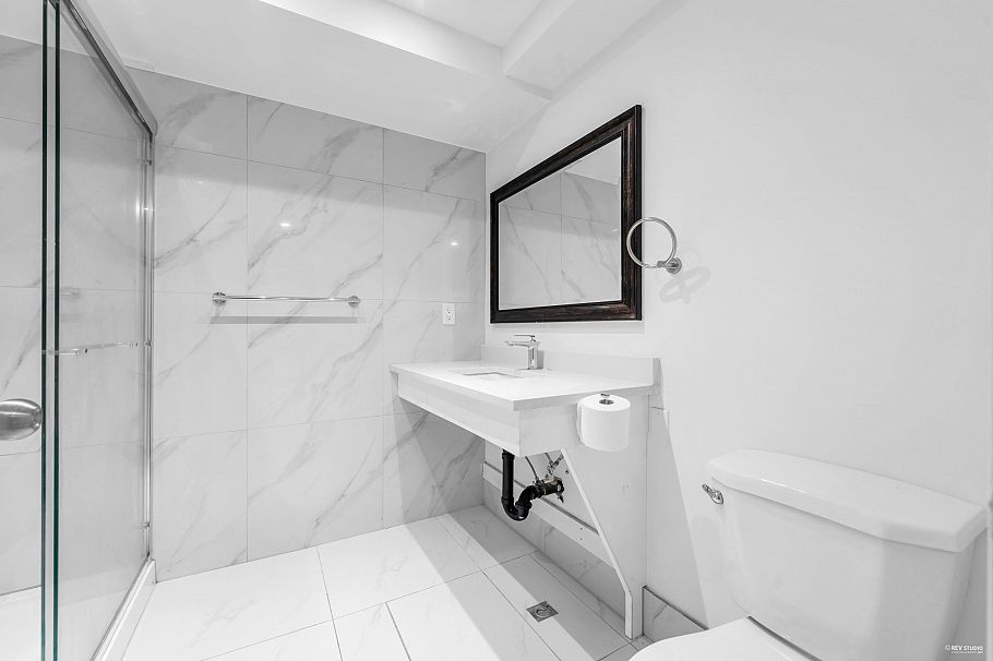 8025 Borden Street Vancouver, BC - 33