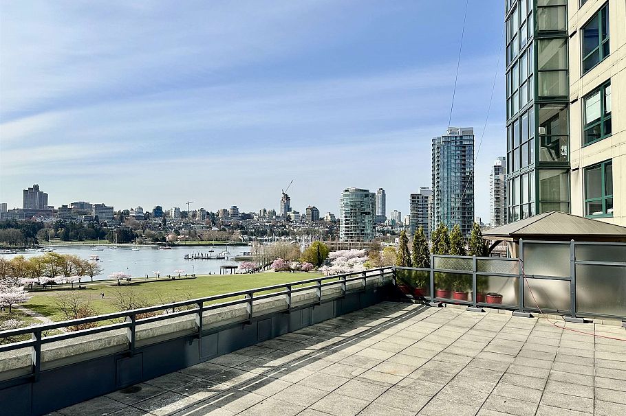 706 289 Drake Street Vancouver, BC - 2