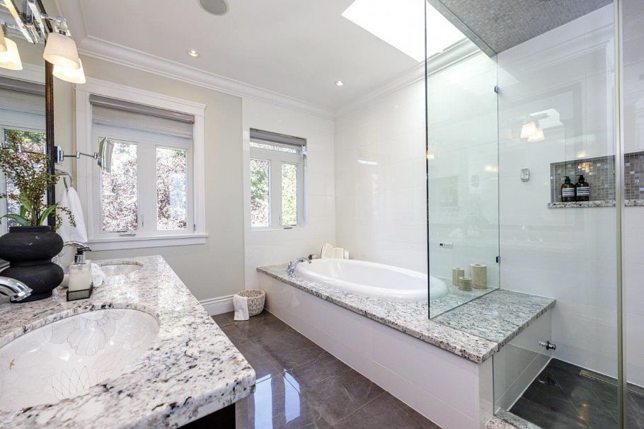 3928 W 34th Avenue Vancouver, BC - 24