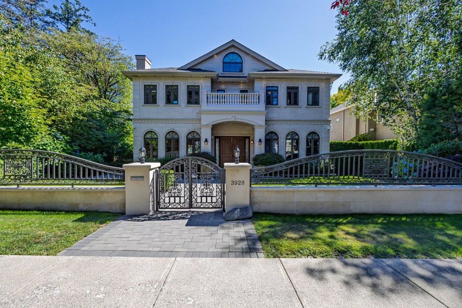 3928 W 34th Avenue Vancouver, BC - 1