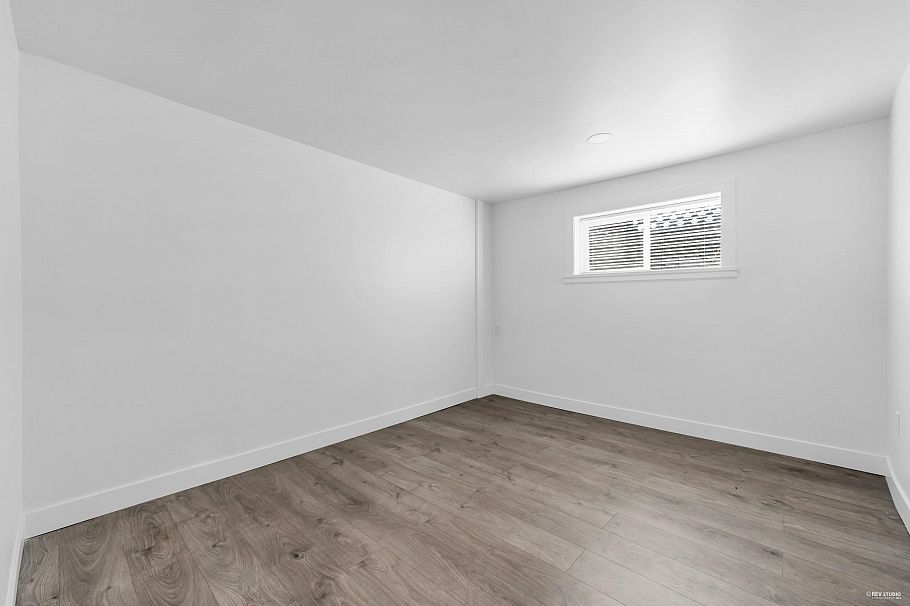 8025 Borden Street Vancouver, BC - 26