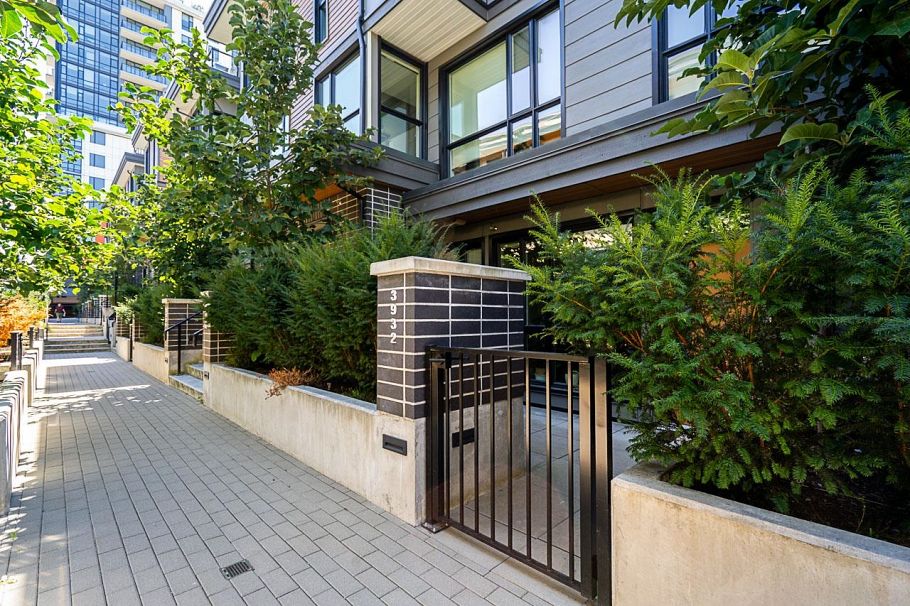 3932 Dumfries Street Vancouver, BC - 3