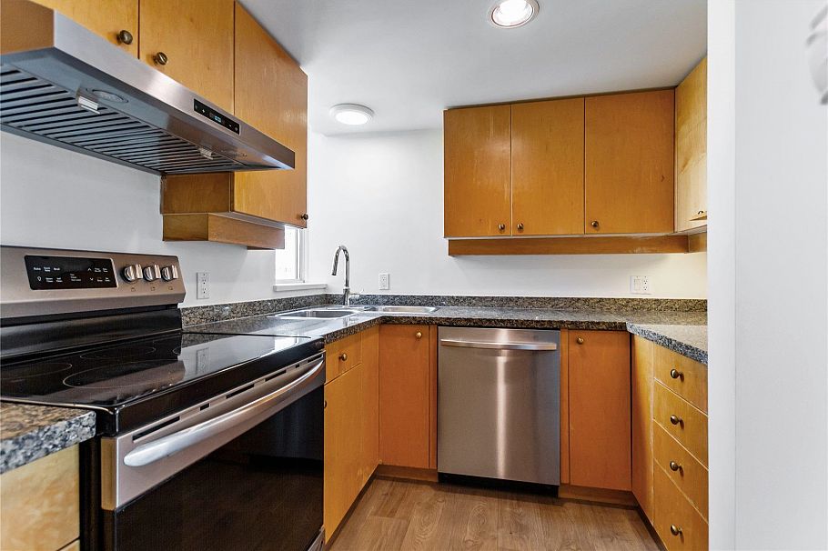 610 1228 Marinaside Crescent Vancouver, BC - 11