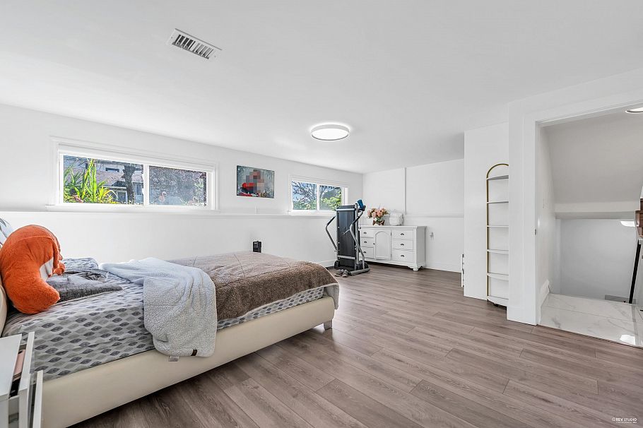 8025 Borden Street Vancouver, BC - 19