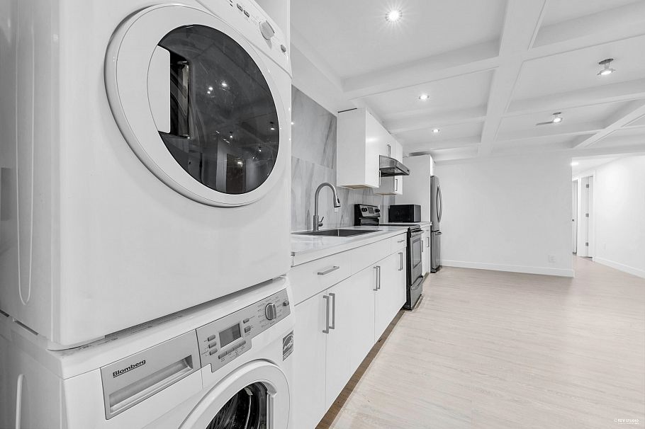 8025 Borden Street Vancouver, BC - 32