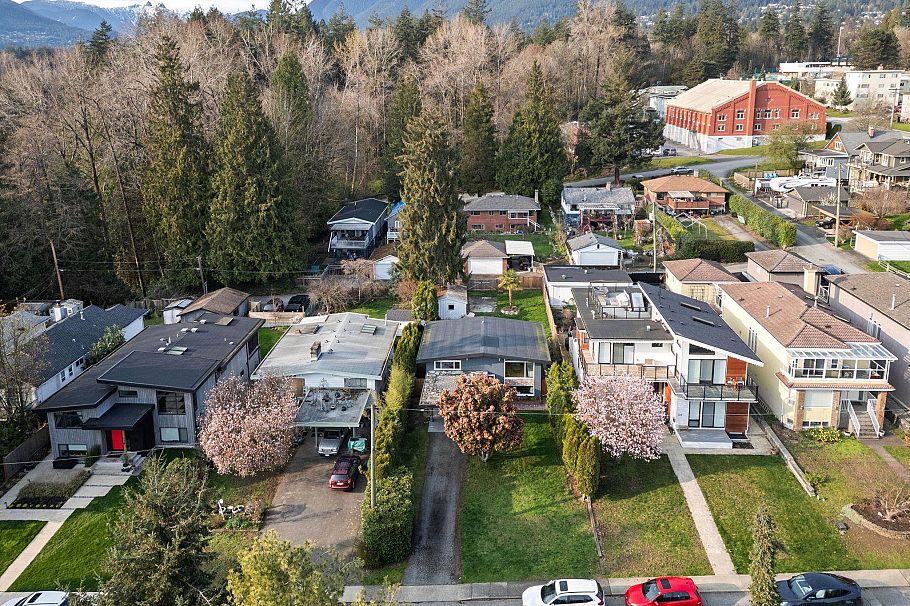 530 W 14th Street North Vancouver, BC - 23