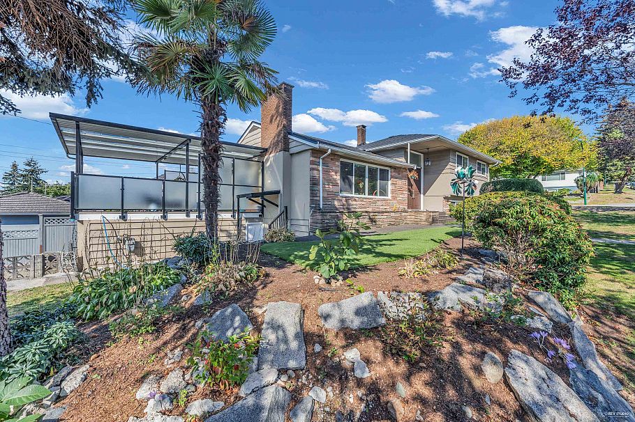 8025 Borden Street Vancouver, BC - 3