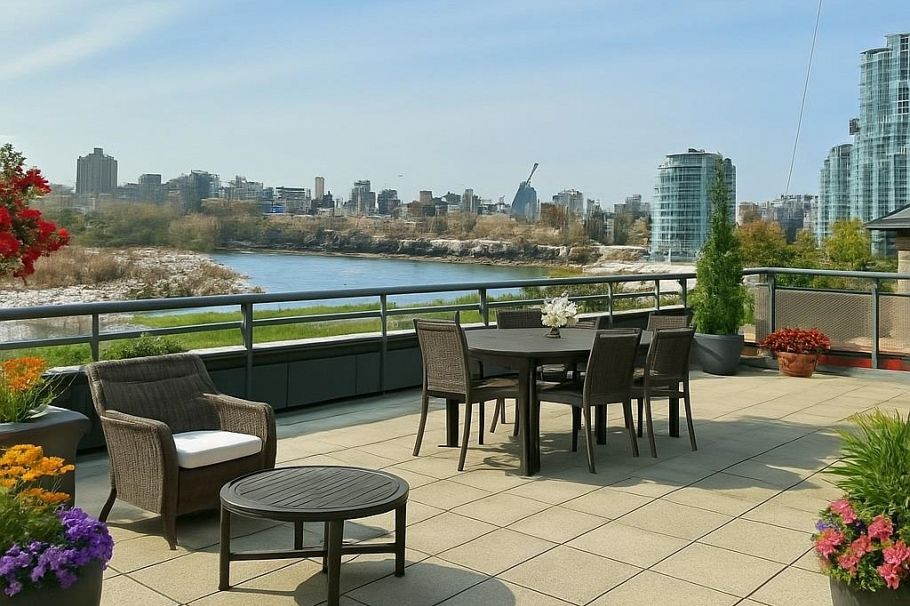 706 289 Drake Street Vancouver, BC - 1