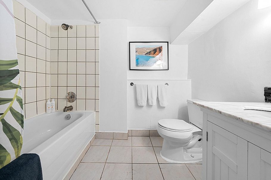 530 W 14th Street North Vancouver, BC - 33