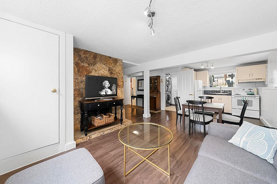 530 W 14th Street North Vancouver, BC - 28