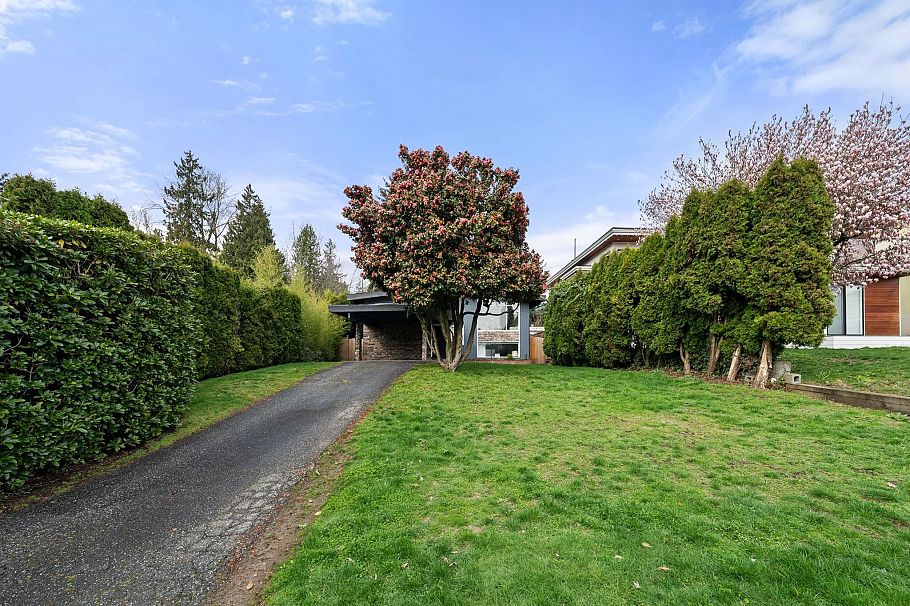 530 W 14th Street North Vancouver, BC - 21