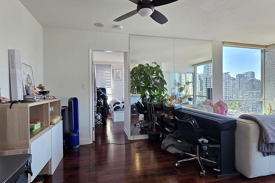 2709 1008 Cambie Street Vancouver, BC - 3