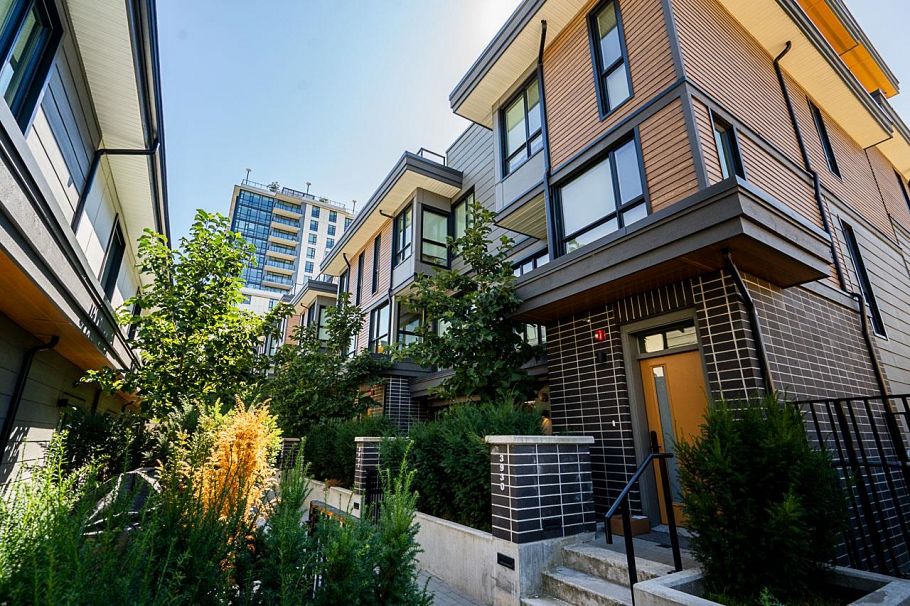 3932 Dumfries Street Vancouver, BC - 1