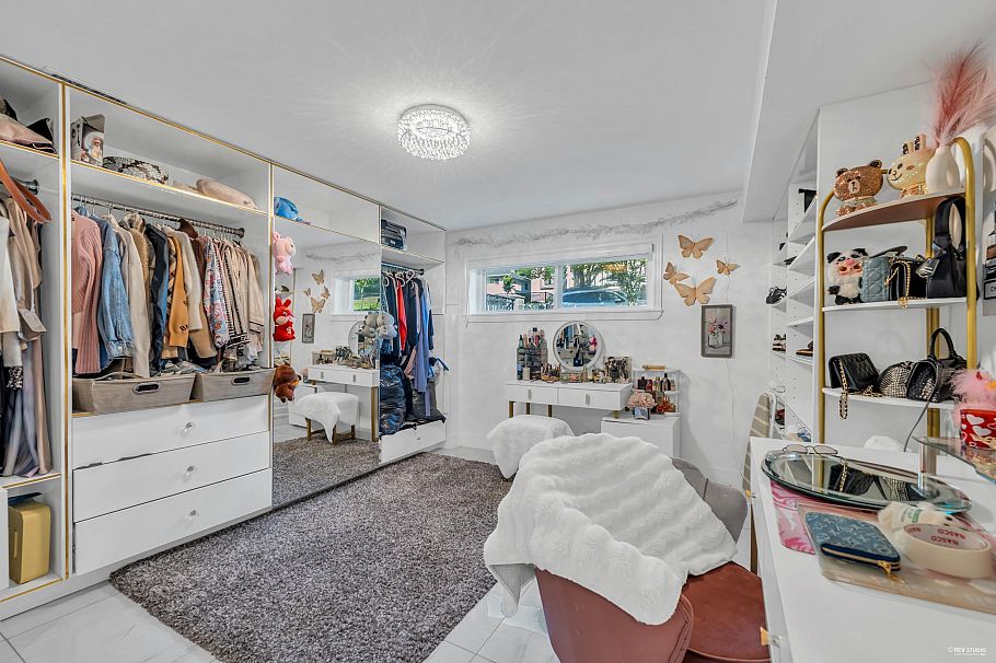 8025 Borden Street Vancouver, BC - 20